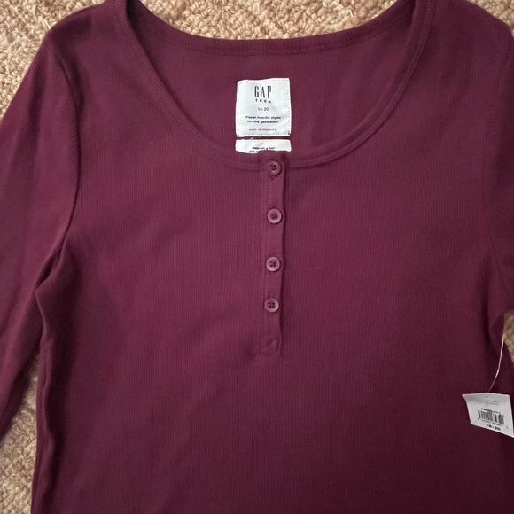 Long sleeved thermal Henley crop top. Mulberry color - Picture 2 of 2